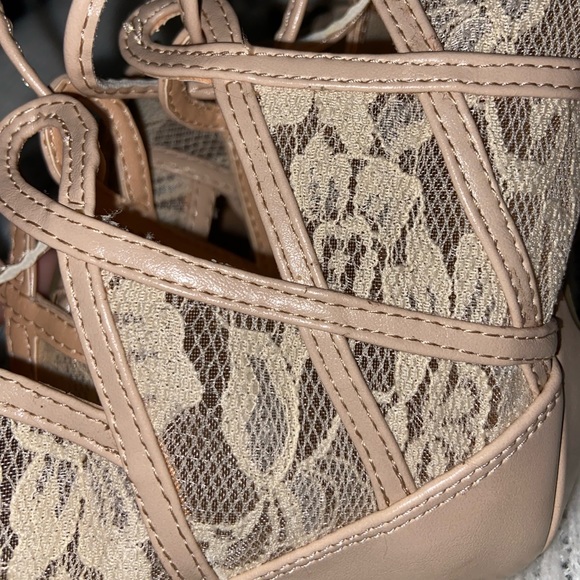 SOLD Lace design heels blush pink - Picture 6 of 6